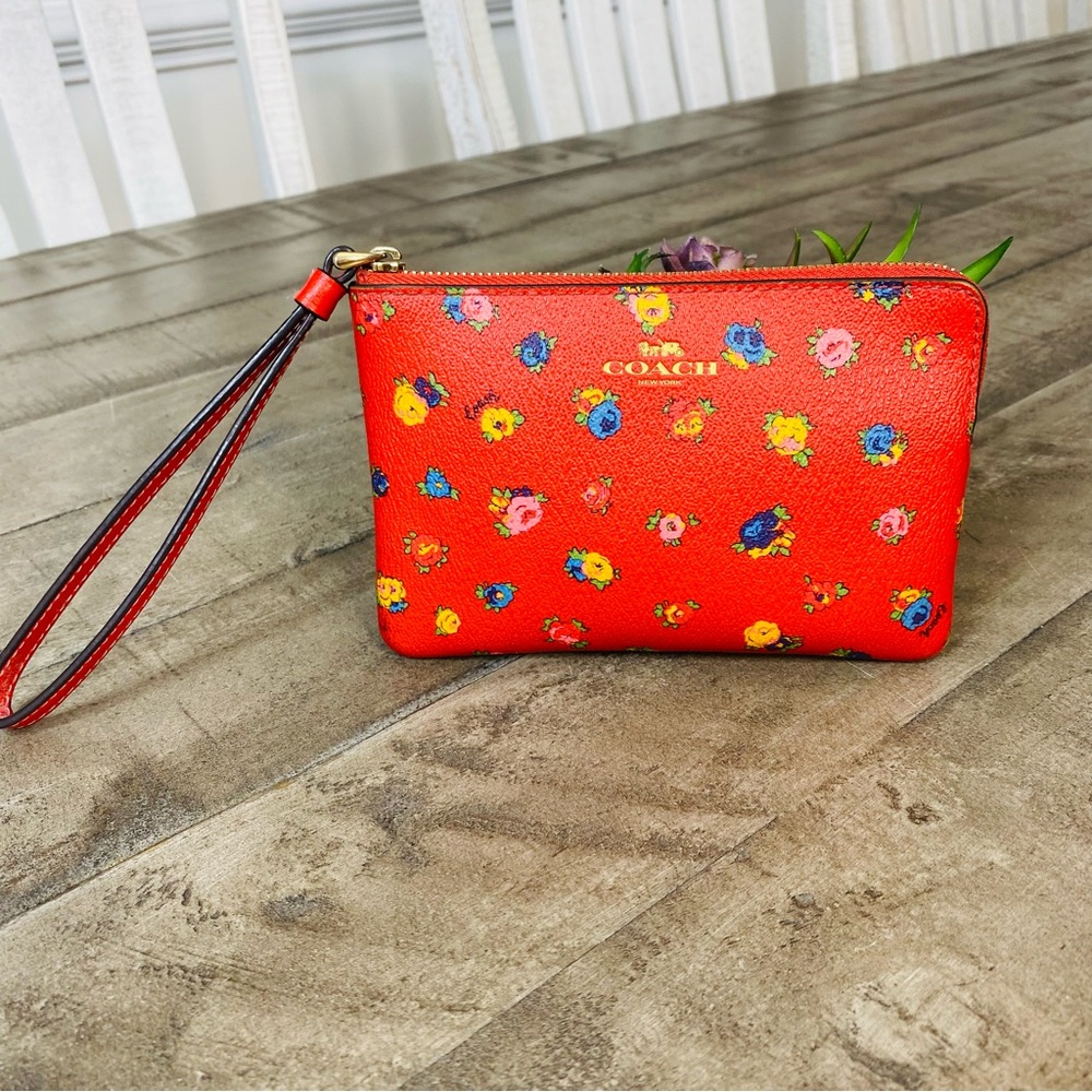 Coach Corner Zip Wristlet “Mini Vintage Rose Print" Clutch - Picture 3 of 9